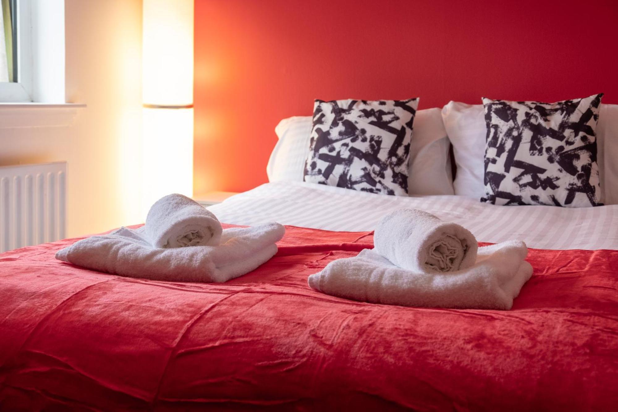 2 Bedroom Beautiful Apartment In Motherwell Mossend Dış mekan fotoğraf