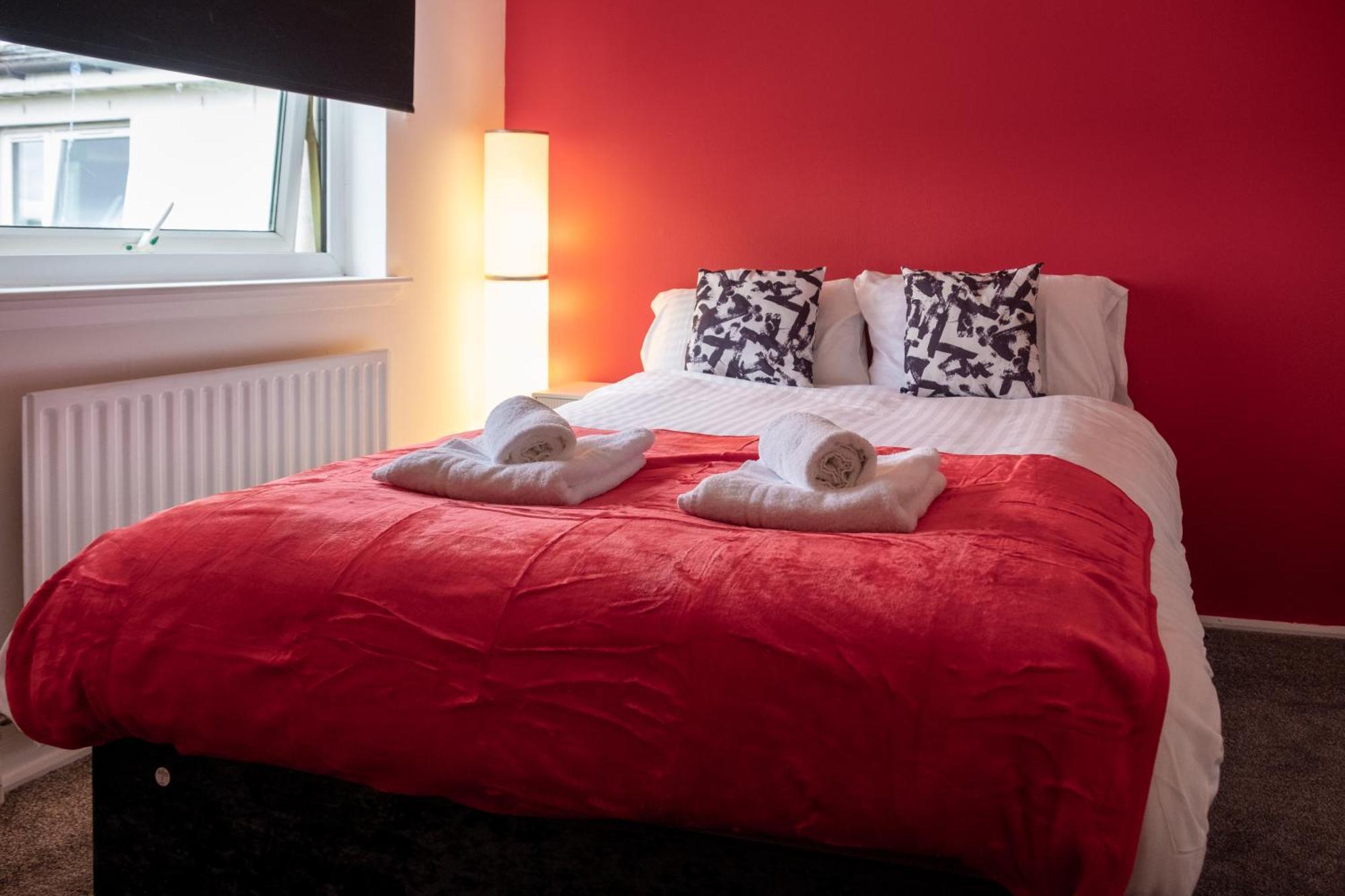 2 Bedroom Beautiful Apartment In Motherwell Mossend Dış mekan fotoğraf